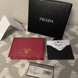 💢SOLD💢 PRADA Wallet Vitello Move in IBISCO